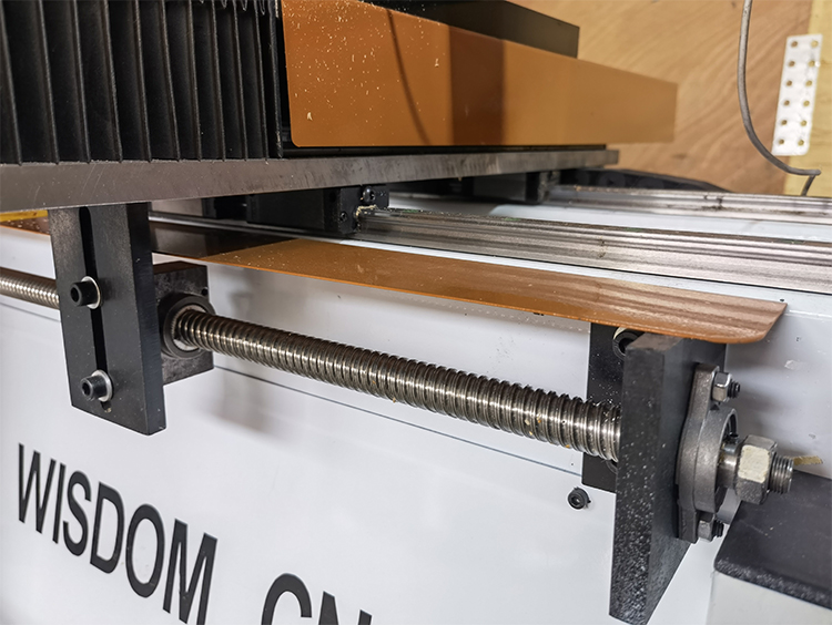 auto feeding mini woodl athe 2