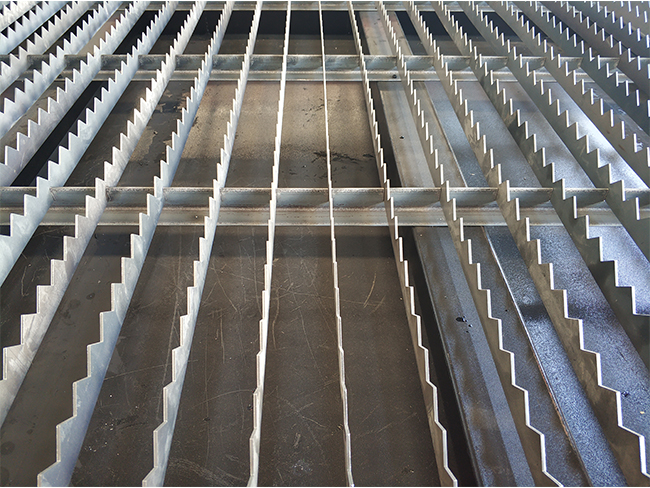 plasma cutting machine water table