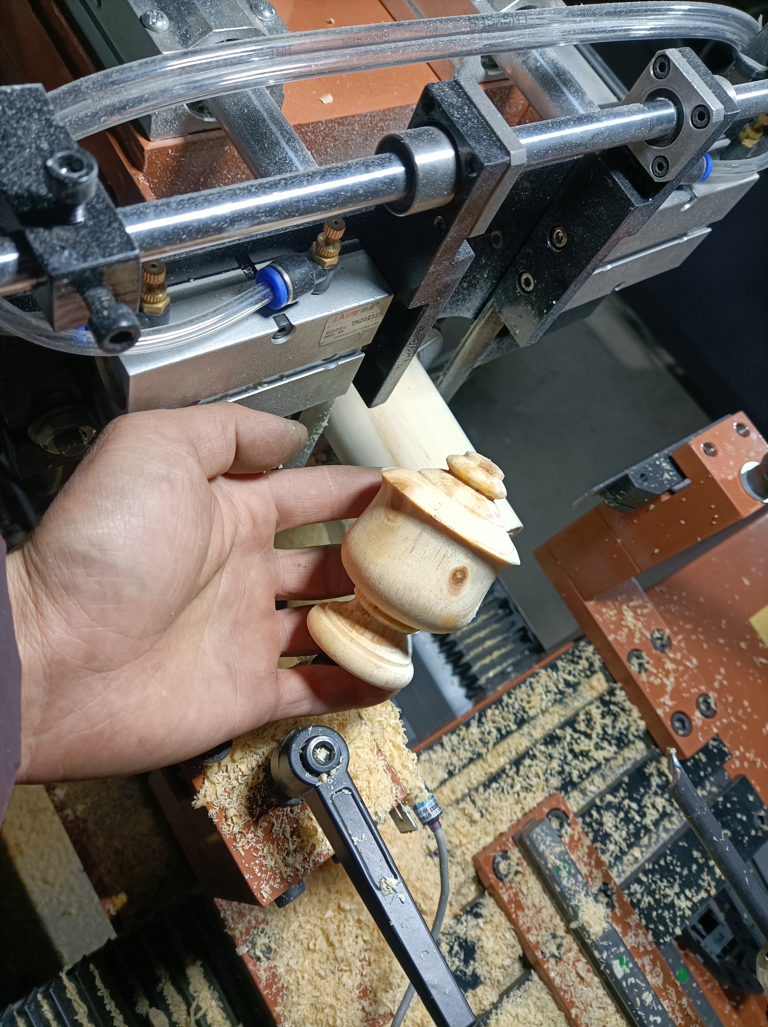 How to make Roman curtain rod head by auto feeding wood lathe?